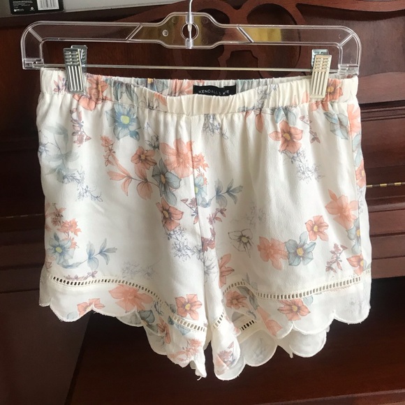 KENDALL + KYLIE Two Piece Floral Set - Picture 3 of 3